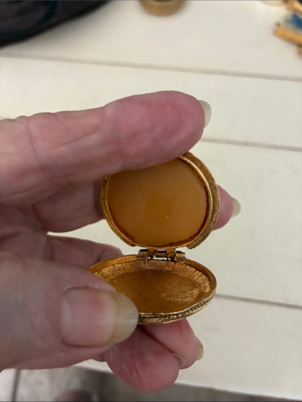 Vintage Max Factor solid perfume compact - Picture 3 of 3